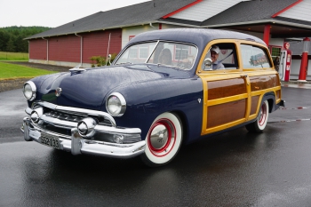 1951 Ford -2